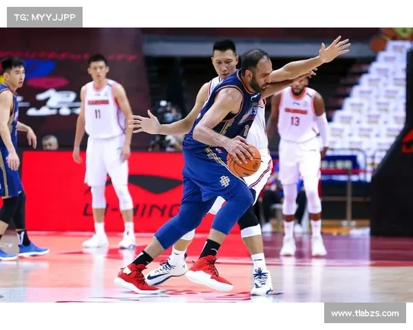 哈达迪坚持不退役展现永不言弃精神彰显老将运动员坚韧心态解析